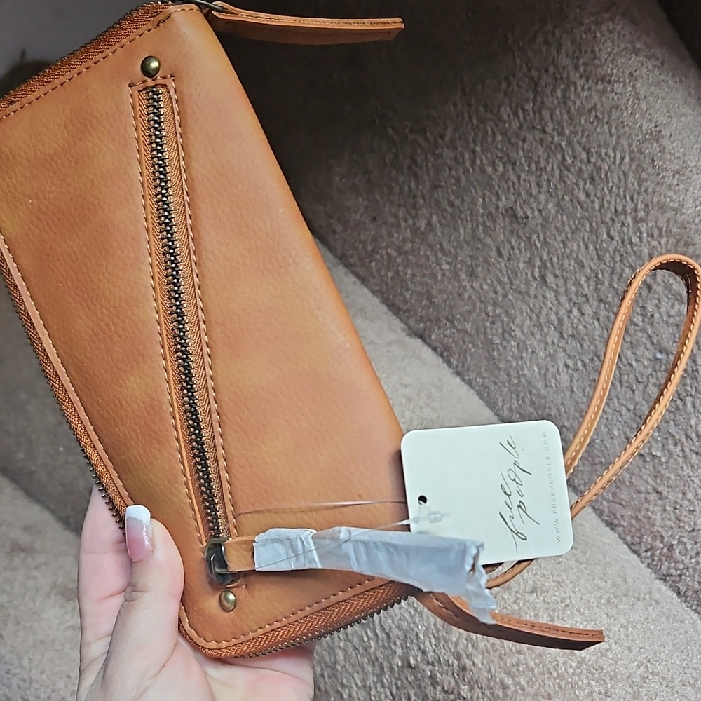 FREE PEOPLE - Brown Tan Distressed Vegan Wallet New - Picture 3 of 3